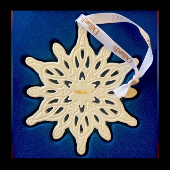Ornament❄️(Dillard’s) - Picture 3 of 3